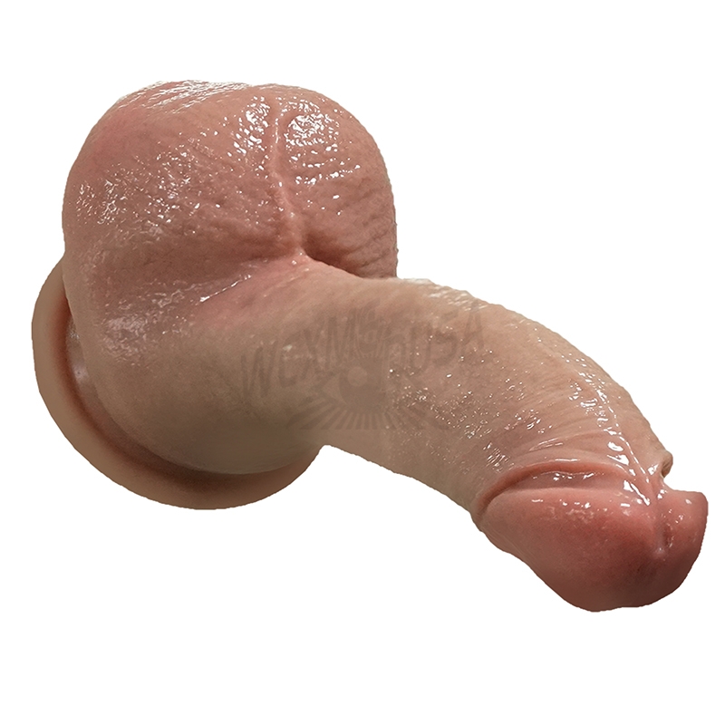 Skin texture and veins are realistic, suitable for women and couples as body-safe adult sex toys